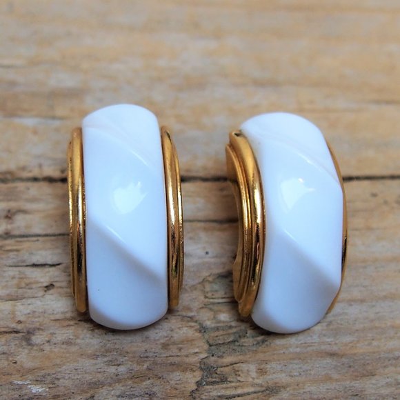 Vintage Jewelry - Vintage Milk Glass Retro Pierced Earrings